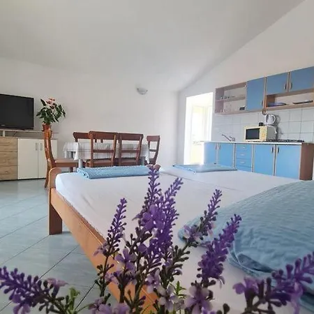 Robi - Two Bedroom With Terrace Apartamento *