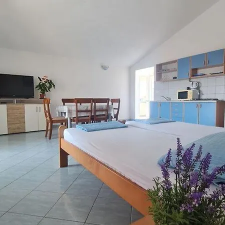 Robi - Two Bedroom With Terrace Apartamento *