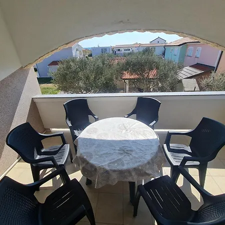 Lejlighed Robi - Two Bedroom With Terrace Vir