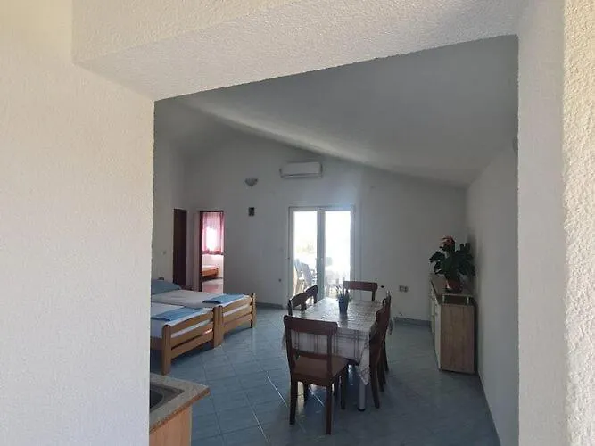 Robi - Two Bedroom With Terrace * Vir