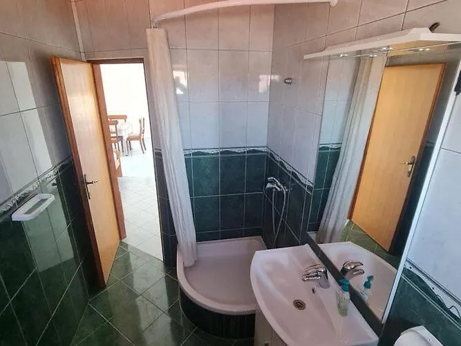 Lejlighed Robi - Two Bedroom With Terrace Vir